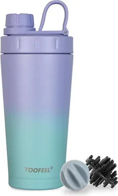 Image de Bouteille isolée de shaker à protéines en acier inoxydable avec 2 boules de shaker
