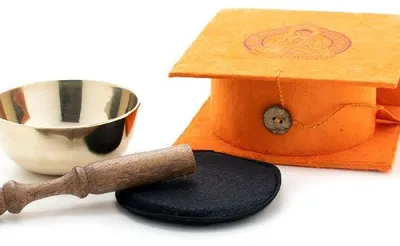 Produktbild von Kleine Klangschale mit hellem Klang in origineller Box mit Buddha-Aufdruck