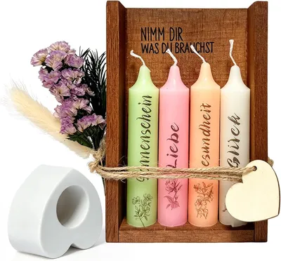 Imagen del producto de Conjunto de velas con candelabro y caja de madera. Velas hechas a mano. Set de regalo con flores secas. Regalo para cumpleaños
