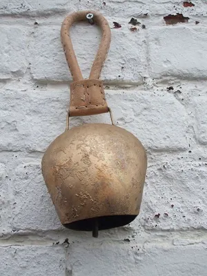 Produktbild von Wunderschöne Kuhglocke,  Eisen brossiert, Edelrost, 25 cm, Lederband