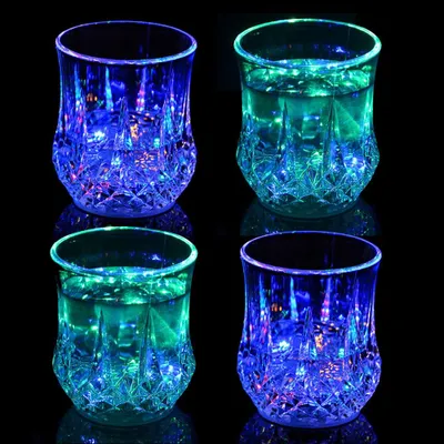 Leuchtbecher 200 ml, 4er-Set, Plastik, Blinklicht, Partys, Bars