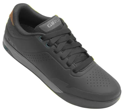Produktbild von Latch 2022 Größe 42 Farbe black/dark shadow