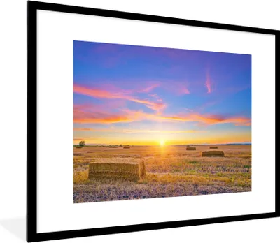 Produktbild von MuchoWow® Gerahmtes Poster Stroh - Sonne - Himmel - Landschaft 80x60 cm - Poster mit Schwarzem Bilderrahmen Wandposter Rahmen Foto Bilder - Schlafzimmer-Dekorationen - Fotoposter