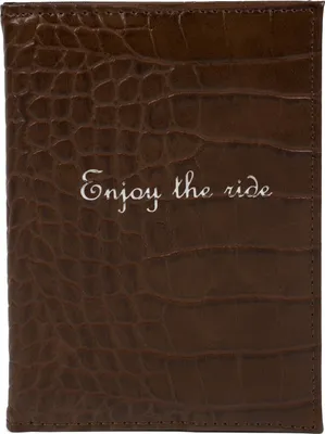 Produktbild von styleBREAKER Reisepasshülle in Krokodil Optik mit 'Enjoy the ride' Print, Reisepassetui, Passhülle, Kartenetui 02013019, Farbe:Dunkelbraun