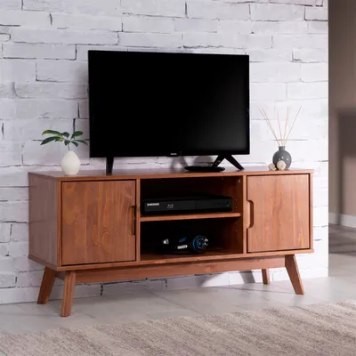 Produktbild von TV Lowboard TIVOLI 115cm, Kastanien Finish - Kiefer Massivholz, schmaler Fernsehtisch mit Stauraum und offenem Fach, modernes skandi Design