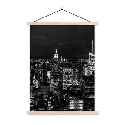 Produktbild von MuchoWow® Textilposter Skyline - Schwarz - Weiß - New York - Amerika 40x53 cm mit holzfarbenen Rahmen - Schlafzimmer