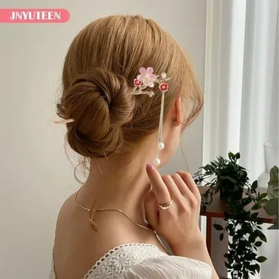 Produktbild von 6 Stück Retro Haar Stäbchen, Mehrfarbige Blume-Haarstäbchen mit Quaste, Antike Haarnadel und Haar Stick als Haarnadeln für Frauen für Duttfrisuren mit und Retro-Partys