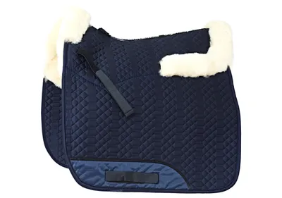 Produktbild von Engel Stable Engel - Lammfell Schabracke mit Fellrand vorne & hinten und Fell in Sattellage, marine/med. / Dressur