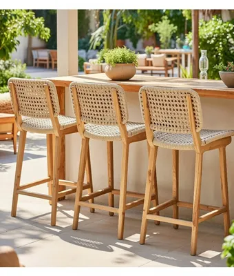 Produktbild von Stimmungsvolles Design Barhocker aus Holz mit Rattanbespannung