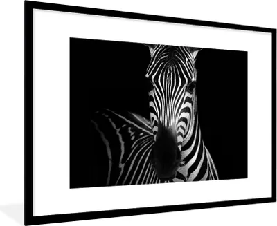 Produktbild von MuchoWow® Gerahmtes Poster Zebra - Schwarz - Weiß - Tiere 90x60 cm - Poster mit Schwarzem Bilderrahmen Wandposter Rahmen Foto Bilder - Wanddekoration - Fotos