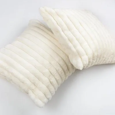 Produktbild von Ibenzoa® 2er-Set Kissenbezüge aus weichem Samt, cremeweiß gestreift, 45 x 45 cm, verdeckter Reißverschluss – Dekokissen für Sofa, Bett, Sessel