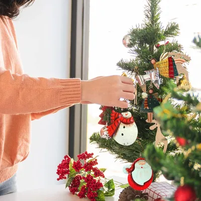 Productafbeelding van 6 stuks kerstornamenten: engeltjes, kerstmannen, sneeuwmannen, kerstboomhangers, metalen kerstboomdecoraties