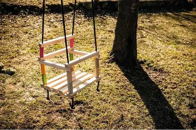 Obrázek produktu pro Dětská houpačka dřevěná s ohrádkou 33,5 x 29 cm nosnost 50 kg