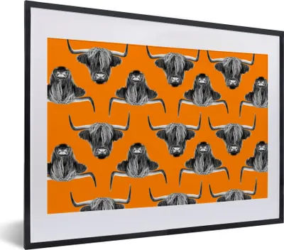 Produktbild von MuchoWow® MuchoWow® Gerahmtes Poster Schottisches Hochlandrind - Muster - Orange 40x30 cm - Poster mit zchwarzem Bilderrahmen - Bilderrahmen - Poster im Rahmen