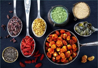 Produktbild von Wallario Fototapete Vliestapete, seidenmatte Oberfläche, einfache Verarbeitung, Größe 300 x 210 cm, Motiv Gesunde Superfoods in Töpfen
