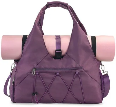 Obrázek produktu pro Sportovní taška Unyqoos® o rozměrech 46 x 16 x 26 cm – vyrobená z vodoodpudivého nylonu, váží 0,68 kg, je prostorná a má odvětrávanou přihrádku na boty, přihrádku na mokré věci a odnímatelný ramenní popruh