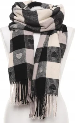Produktbild von Warmer Schal mit Fransen im Karomuster mit Herzen, elegant und modisch MORAJ
