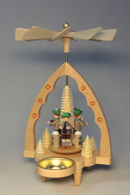 Produktbild von Tischpyramide Bayerntrio mit Teelicht Höhe= 20cm NEU