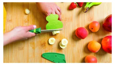 Produktbild von CHEFCLUB KIDS | Messer für Kinder | Messer in Grün | Kindermesser mit Fingerschutz, Klingenschutz und ergonomischem Griff | Kinder Küche Messer | Küchenutensilien für Kinder | für Kleinkinder