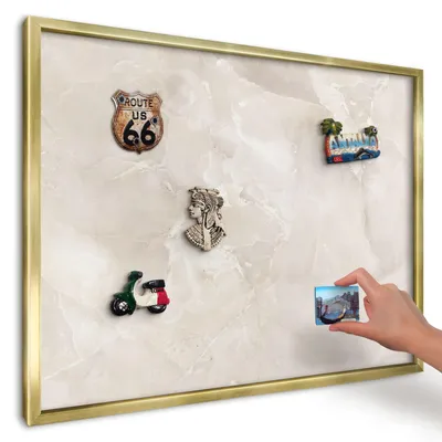 Produktbild von Magnettafel 70x50 cm mit goldenem Rahmen - Magnetische Metalltafel, Magnetpinnwand zur Wandmontage für Wohnzimmer, Küche, Flur, Kinderzimmer und Büro - Beiger Marmor