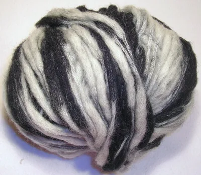 Produktbild von MYSTERY PLUS von Katia, leichtes zweifarbiges Wollgarn (52) - Dalmatiner, ca. 50m /50g