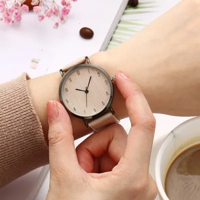Image de Montre TA-13019 Marron Clair - Élégance au Quotidien pour Femme KP13019
