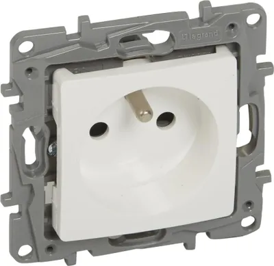 Image de Prise 2P+Z 16A franz/belg System NILOE 764527 Legrand 2529
