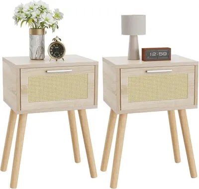 Obrázok produktu pre YMYNY Ratanový nočný stolík s magnetickou zásuvkou a nohami z masívneho dreva 35x27x53cm