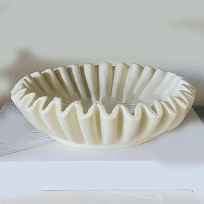 Dekorative Schale mit Rillen, 15x15x5 cm, Weiß