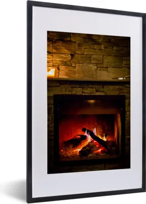 Produktbild von MuchoWow® Gerahmtes Poster Kamin mit rotem Licht 40x60 cm - Poster mit Schwarzem Bilderrahmen Wandposter Rahmen Foto Bilder - Poster in Rahmen
