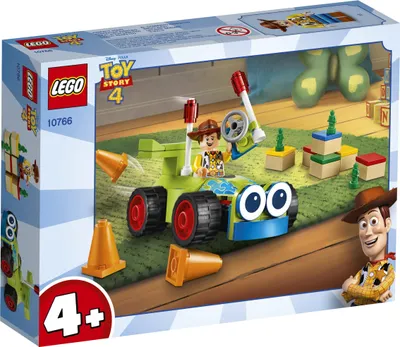 The image shows the LEGO Toy Story 4 Woody & Turbo set packaging, featuring a scene with Woody in a car, toy blocks, and traffic cones.
