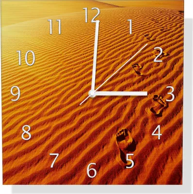 Produktbild von Wallario Design Wanduhr Fußspuren im Sand - Sanddüne in der Wüste aus Aluverbund, Größe 30 x 30 cm