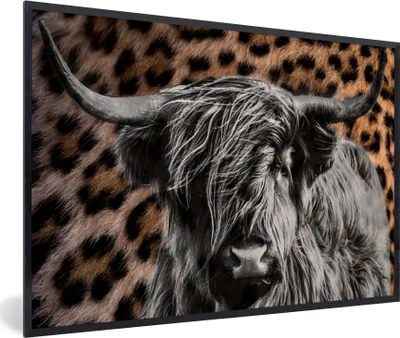 Produktbild von MuchoWow® Gerahmtes Poster Schottischer Highlander - Pantherdruck - Tiere 90x60 cm - Poster mit Schwarzem Bilderrahmen Wandposter Rahmen Foto Bilder - Fotorahmen - Foto-Plakat