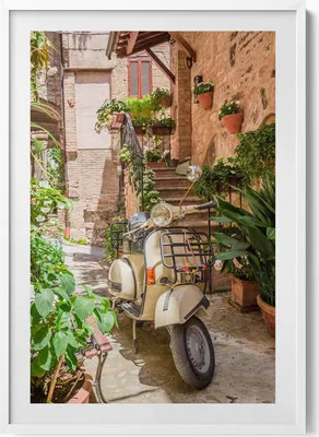Produktbild von Motorrad auf einer italienischen Straße– Wandbild mit Rahmen – Gerahmtes Bild  – Wanddekoration – 70x100 cm –  Weiß Rahmen