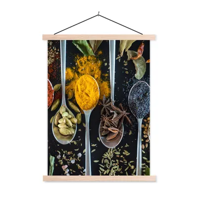 Produktbild von MuchoWow® Textilposter Kräuter - Löffel - Gewürze - Schwarz - Küche 40x53 cm mit holzfarbenen Rahmen - Schlafzimmer