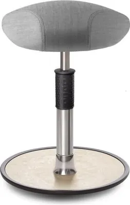 Produktbild von Sitz- Stehhocker Free Regular Triangel kvadrat Remix Hellgrau chrom /creme.