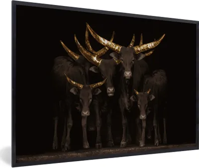Produktbild von MuchoWow® Gerahmtes Poster Kühe - Hörner - Gold 90x60 cm - Poster mit Schwarzem Bilderrahmen Wandposter Rahmen Foto Bilder - Fotorahmen - Foto-Plakat