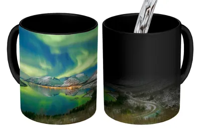 Produktbild von MuchoWow® Magický pohár Polárna žiara - fjord - Nórsko 350 ml Pohár na zmenu farby Darček Nápad na darček - Foto hrnček