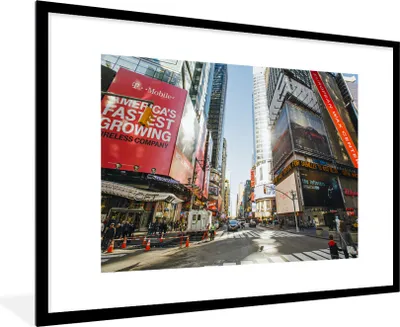 Produktbild von MuchoWow® Gerahmtes Poster New York - Broadway - Times Square 90x60 cm - Poster mit Schwarzem Bilderrahmen Wandposter Rahmen Foto Bilder - Wanddekoration - Fotos