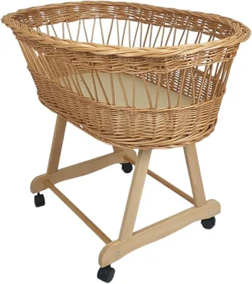 Imagen del producto de Cuna de mimbre, color marrón, estilo retro. Carro con estructura de madera de haya resistente