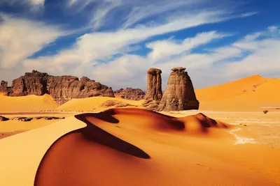 Produktbild von Wallario Poster - Felsen und Sand in der Sahara Wüste, Kunstdruck Größe: 61 x 91,50 cm