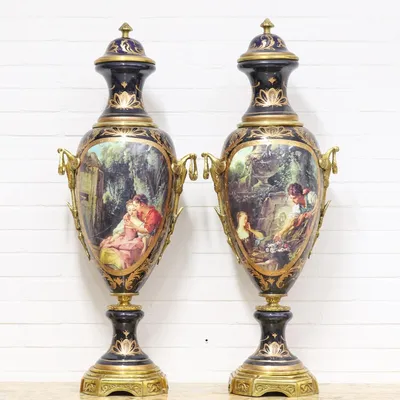 Produktbild von Casa Padrino Luxus Porzellan Vasen Set Lila / Gold 30 x H. 100 cm - Dekorationen im Barockstil