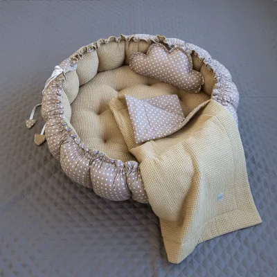 Produktbild von Zweiseitig Babynest ENGELSNEST XXL Punkte BRAUN Baumwolle/ WAFFELPIQUE Taupe Baumwolle + Wolke Kissen + BABYDECKE (Reisebett Nestchen Ausstattung SET)