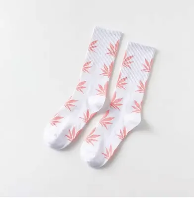 Produktbild von Socken mit Cannabisblättern – Cannabissocken – Unkrautsocken – Geschenk – Socken – Weiß/Rosa – Uni – Einheitsgröße – 36–45 – CHPN
