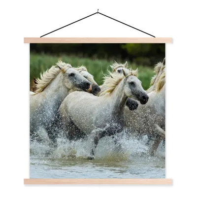 Produktbild von MuchoWow® Textilposter Pferde - Wasser - Natur 60x60 cm mit holzfarbenen Rahmen - Wanddekoration