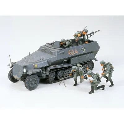 Immagine prodotto di Tamiya 1:35 WWII Sdkfz.251/1 Halbkettenfahrzeug Hanomag