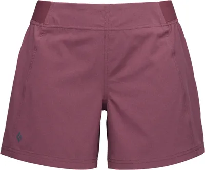 Sierra Shorts für Frauen von Black Diamond in lila; sportlich geschnitten.