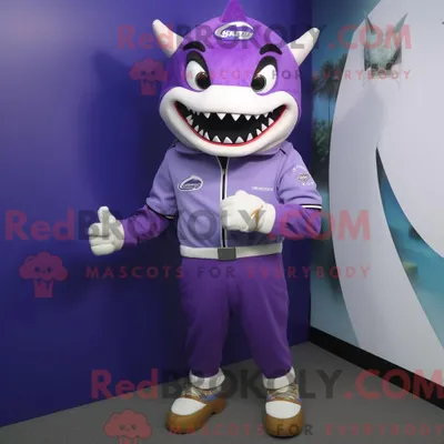 Produktbild von Lila REDBROKOLY Hai Maskottchen Kostüm Charakter gekleidet mit einem Polo-Shirt und Digitaluhren