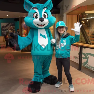 Productafbeelding van Teal REDBROKOLY Skunk mascottekostuum gekleed met een Mom Jeans en Smartwatches