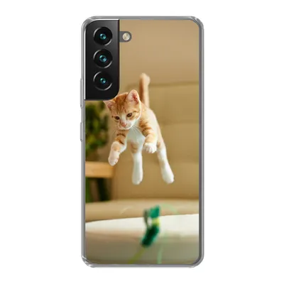 Produktbild von MuchoWow® Handyhülle Schutzhülle Hülle für Samsung Galaxy S22 Katze - Springen - Spielzeug Silikon Softcase Handy Hülle - Mobiltelefonhülle